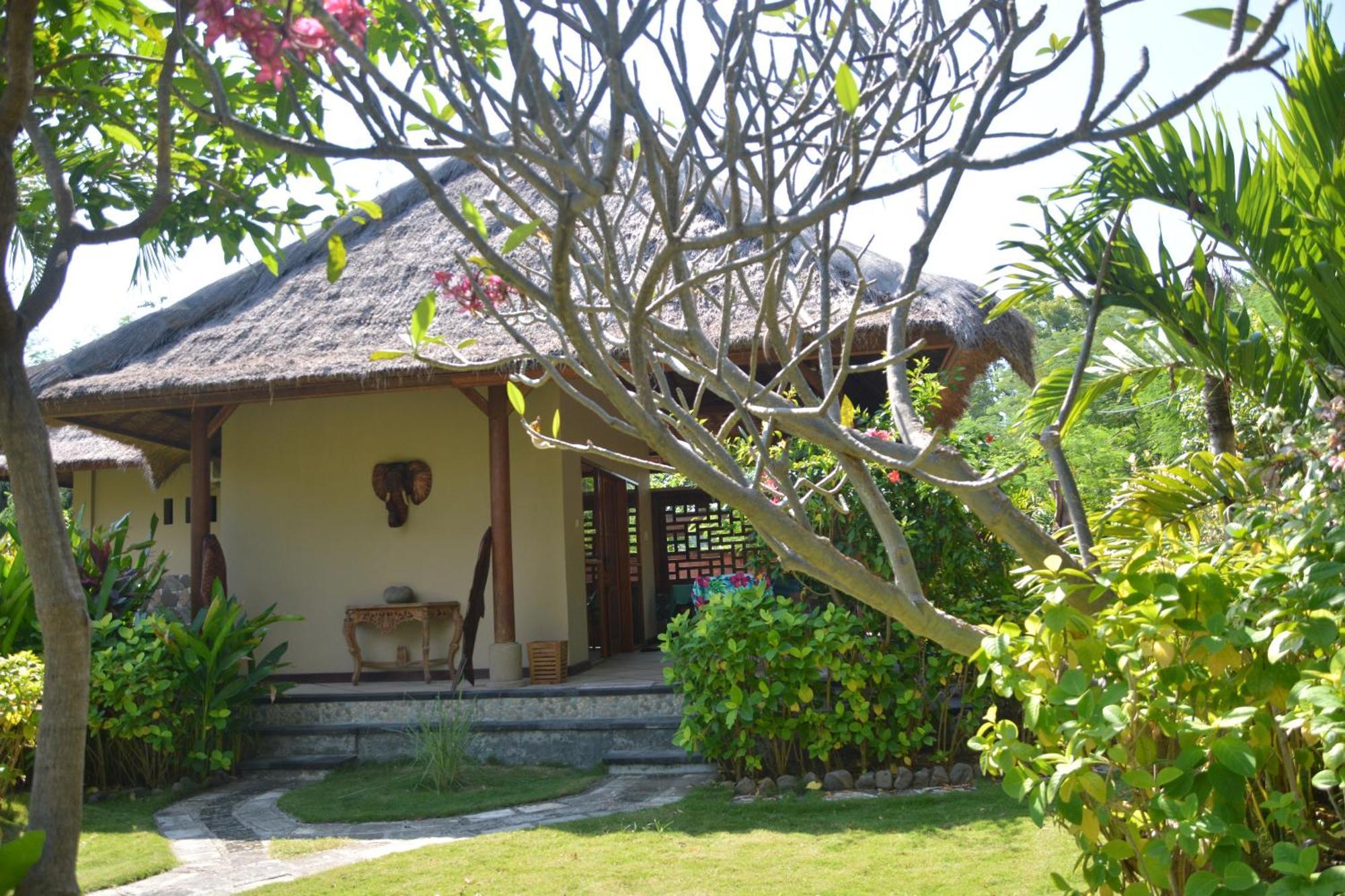 Sunia Loka Bungalows & Dive Center Pemuteran Exterior foto