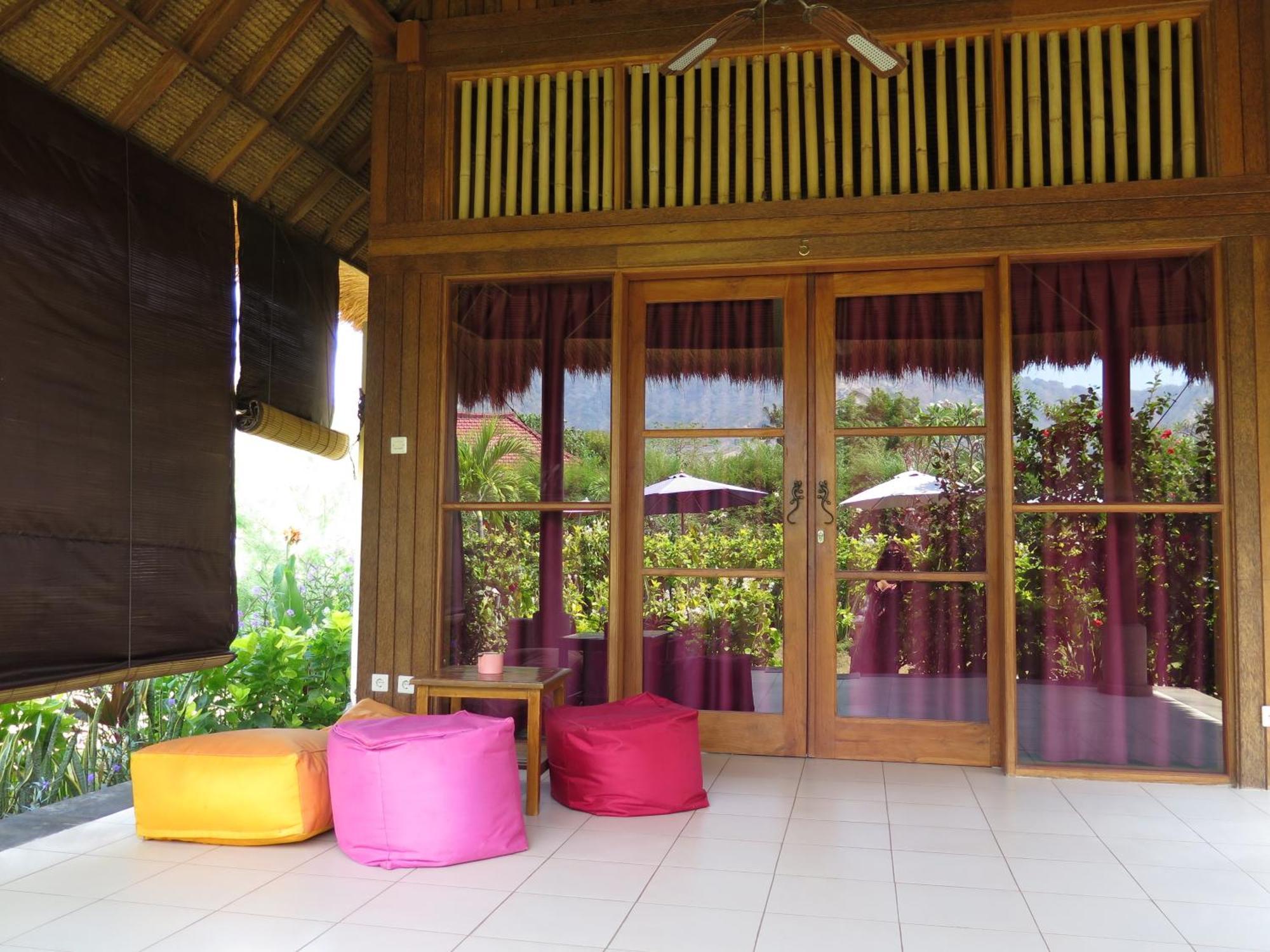 Sunia Loka Bungalows & Dive Center Pemuteran Quarto foto